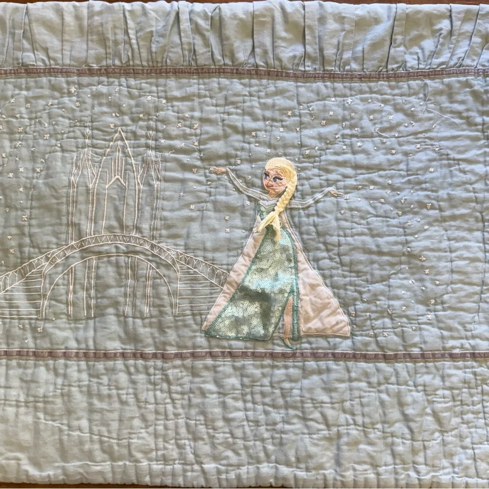 Pottery Barn Disney Frozen Blue Toddler Quilt Anna Elsa 35"x50". - Picture 8 of 9